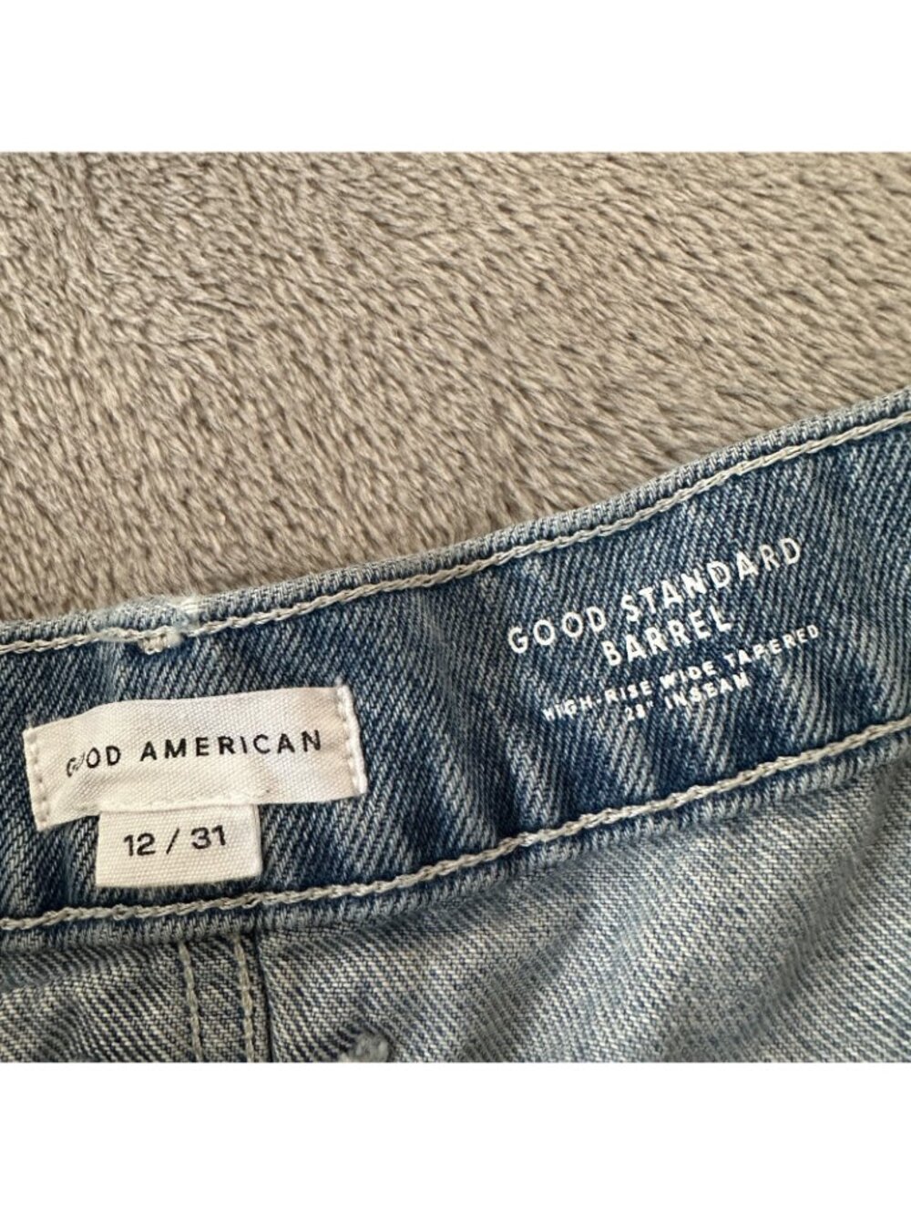 Good American Good Standard Barrel Leg Cuffed Light Wash Jeans Women's 12/31 - Picture 3 of 8